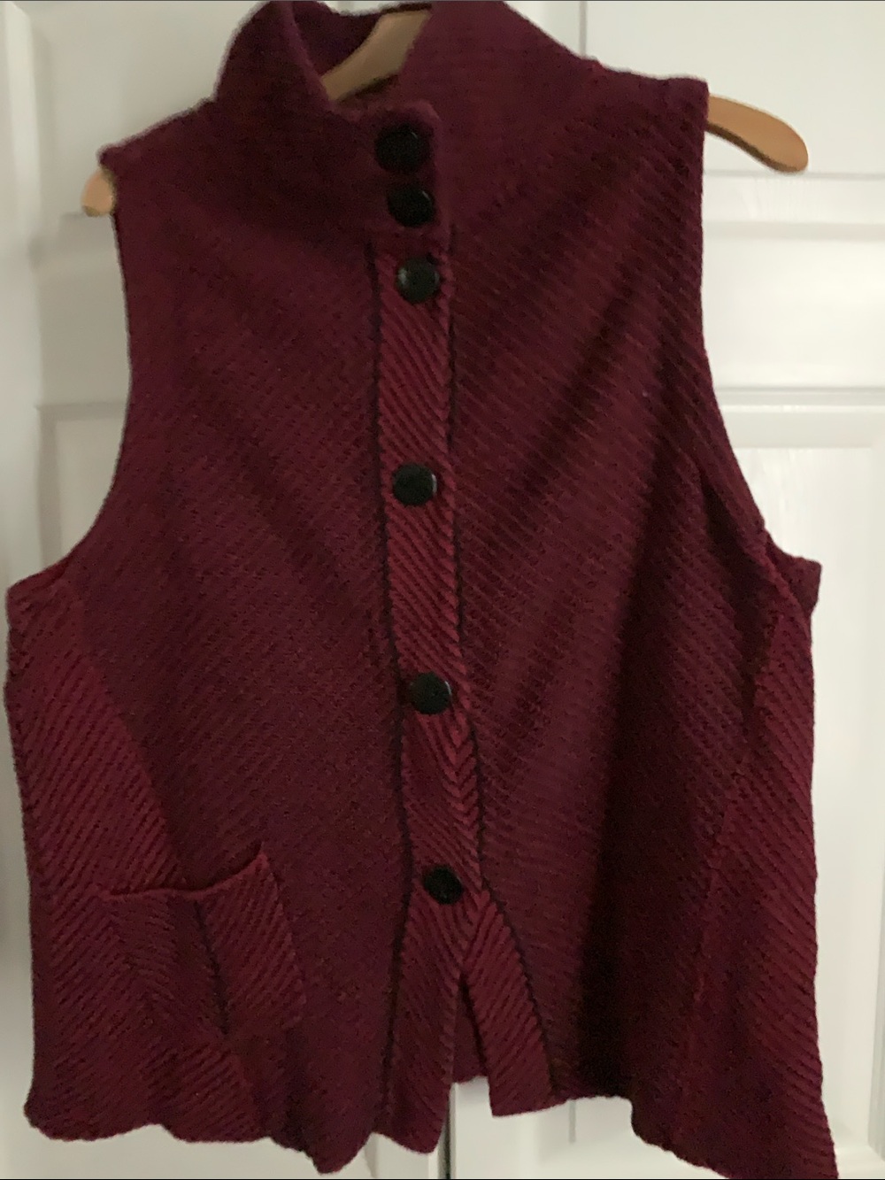 Habitat Sleeveless Button-Front Sweater Vest in Burgundy
